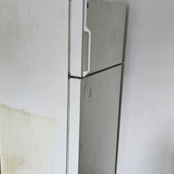 GE refrigerator/freezer 