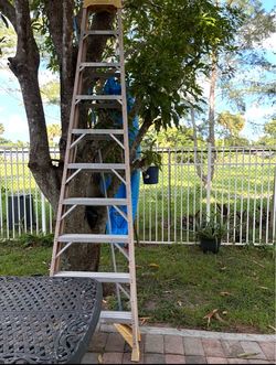 Tall Step Ladder with Aluminum Steps