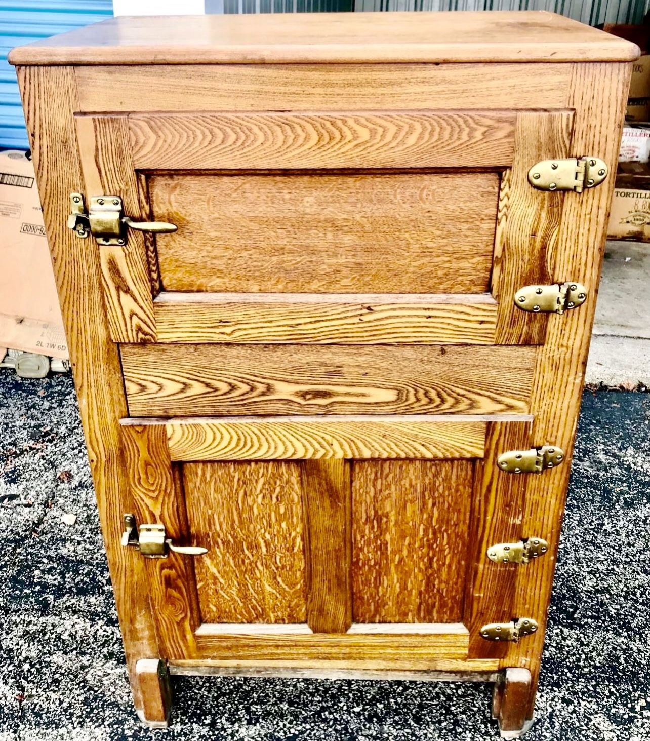 Beautiful Antique Vintage Early 1900’s High End Solid Oak Wood Ice Box Refrigerator Cabinet for your home, business, bar, etc. Very Rare!!