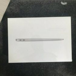 Apple MacBook Air 13in (256GB SSD, M1, 8GB) Laptop
