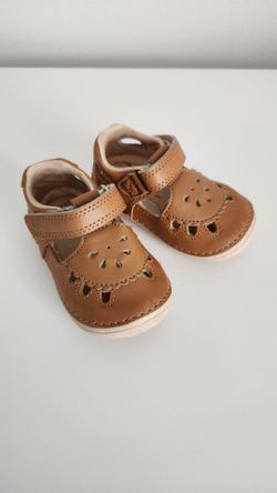 See Kai Run baby girl summer sandals (size 4)