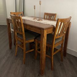 Beautiful Solid Wood Dinning Table W/4 Chairs