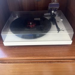 Pro-Ject Turntable Debut 