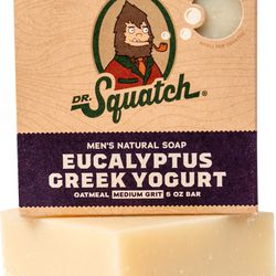 Dr. Squatch All Natural Bar Soap for Men with Medium Grit, Eucalyptus.
