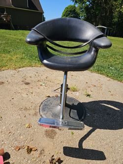 Salon Chair
