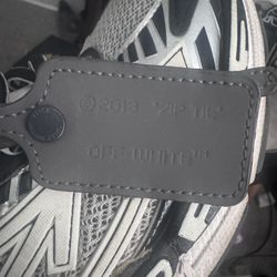 Off- White Be Right Back 