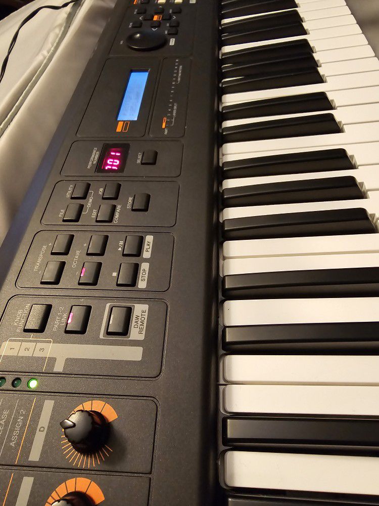 Yamaha MX61 V2 Keyboard Synthesizer 