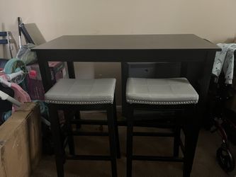 High Top Table With 2 Seating Stools