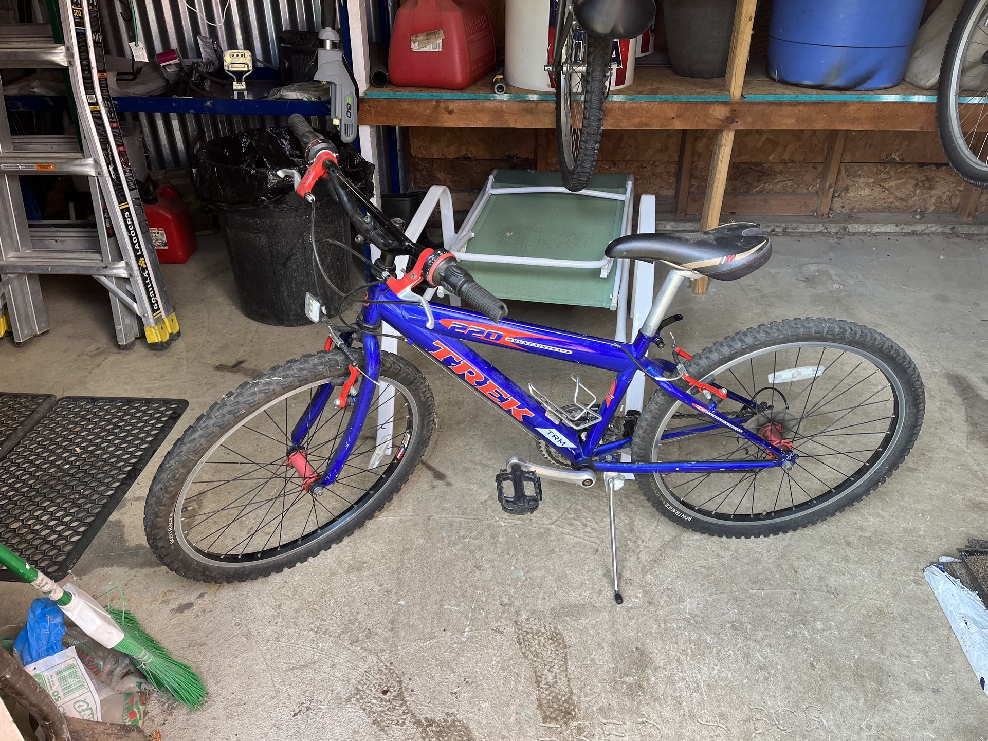 24” TREK Blue Mountain Bike