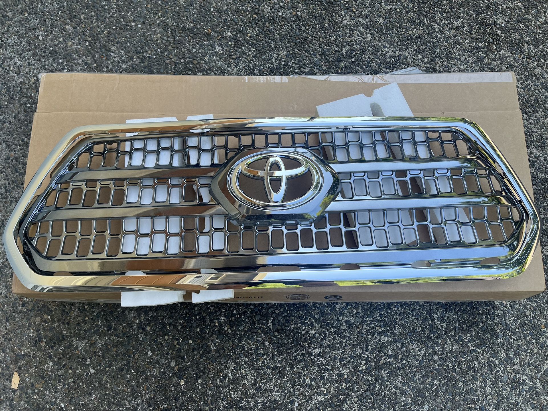 2016 Toyota tacoma Grill