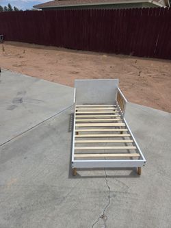 Toddler bed