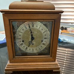 HOWARD MILLER MANTLE/table Top CLOCK