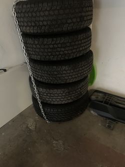 Jeep Goodyear 255/70R18 tires (5)