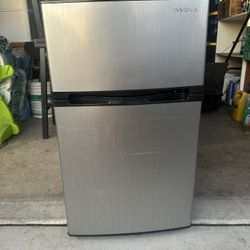 Insignia Mimi Fridge And Freezer 