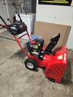 TroyBilt 24" Snowblower 
LIKE NEW CONDITION. 
Everything Works 
$375