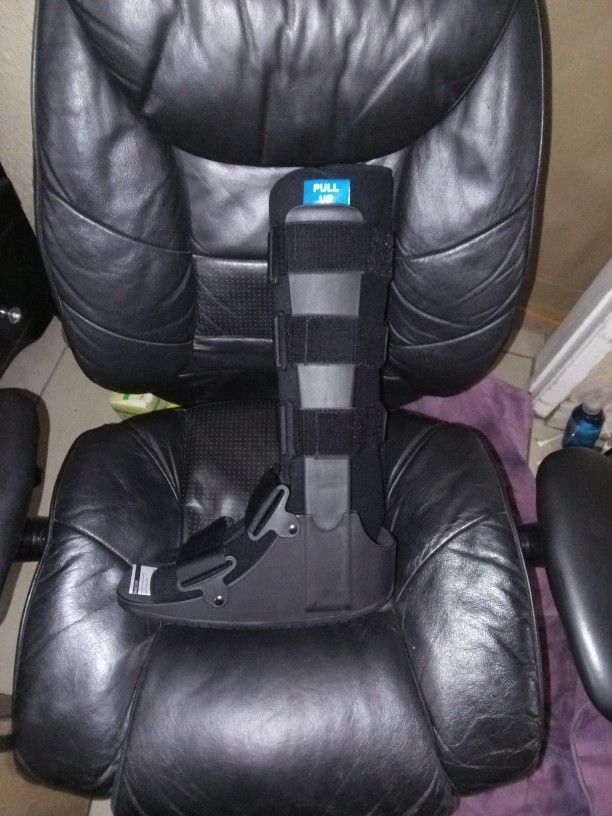 Deluxe Short Leg Walker Black From Midline