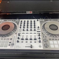 ( SEE PICTURES ) PIONEER DDJ1000 SRT WHITE + UPGRADED CASE
