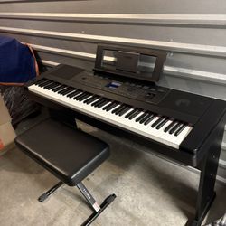 Yamaha DGX-660 Digital Piano w/ Pedal, Bench & Music Rest – Excellent