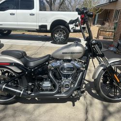 Harley Davidson Breakout