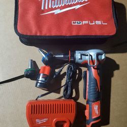 NEW, NUEVO,  Milwaukee

M12 12-Volt Lithium-Ion Cordless PEX Expansion Tool Kit with (1) 1.5 Ah Batteries, (3) Expansion Heads

