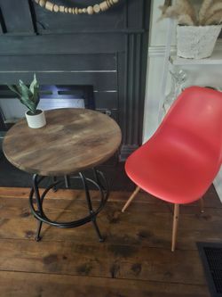 Round Table With Chair