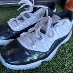 Jordan 11 Low top Iridescent  Size 11