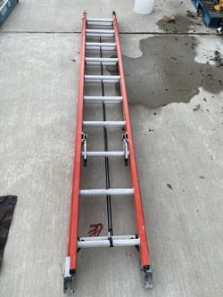 Werner 20 Ft Fiberglass Extension Ladder With 300 Lbs. Load Capacity 