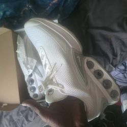 White Nike Air Maxes 