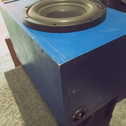 10-in Custom Handmade Ported Box With A  High roll surround SPL dual voice 10-in Subwoofer. FREE DELIVERY AND DEMO IN PORTLAND VANCOUVER AREA 
