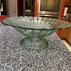 VTG ART GLASS ,MADE IN SPAIN PEDESTAL GREEN FRUIT BOWL 19x7 LARGE 