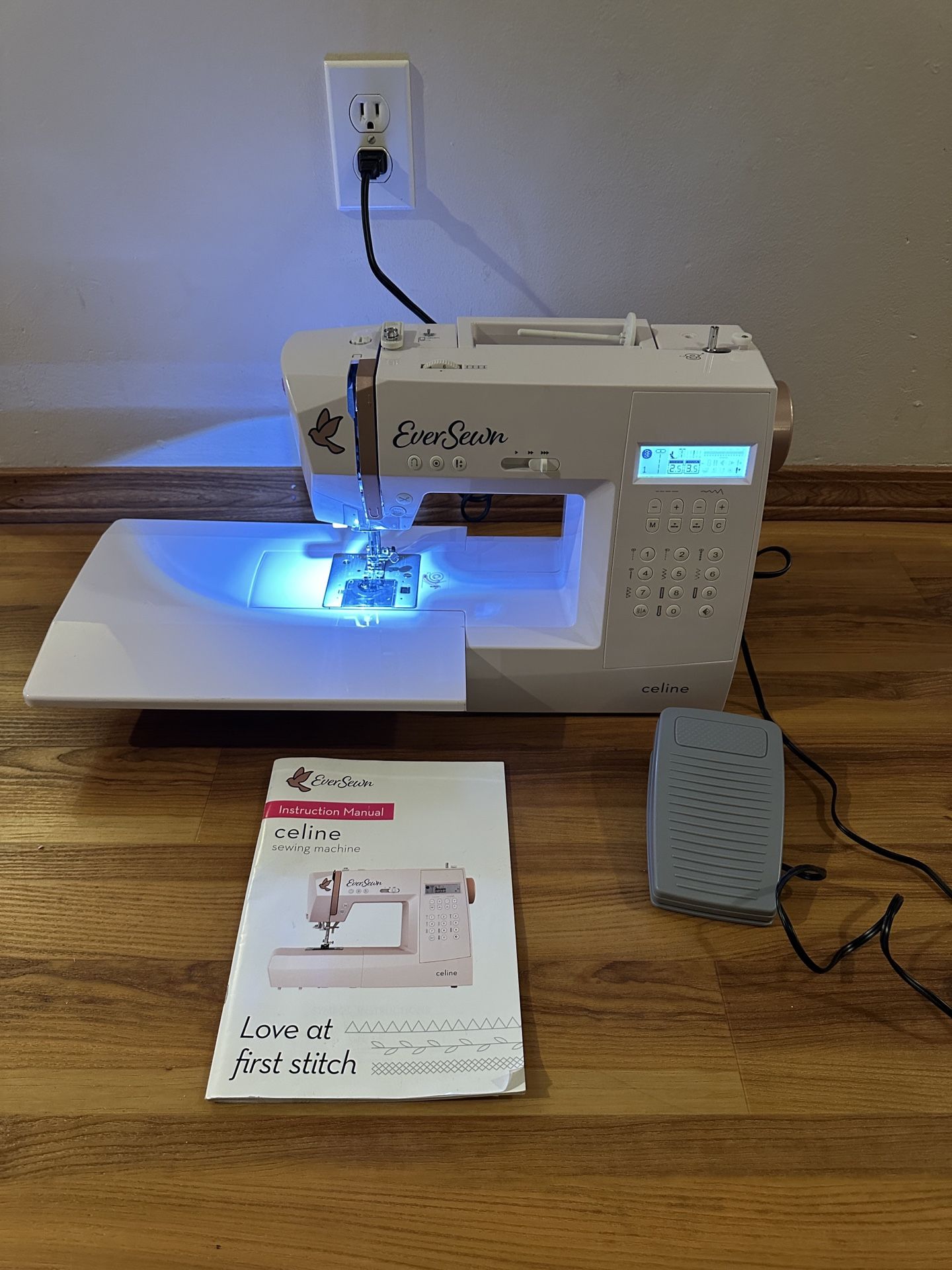 EverSewn Celine Sewing Machine