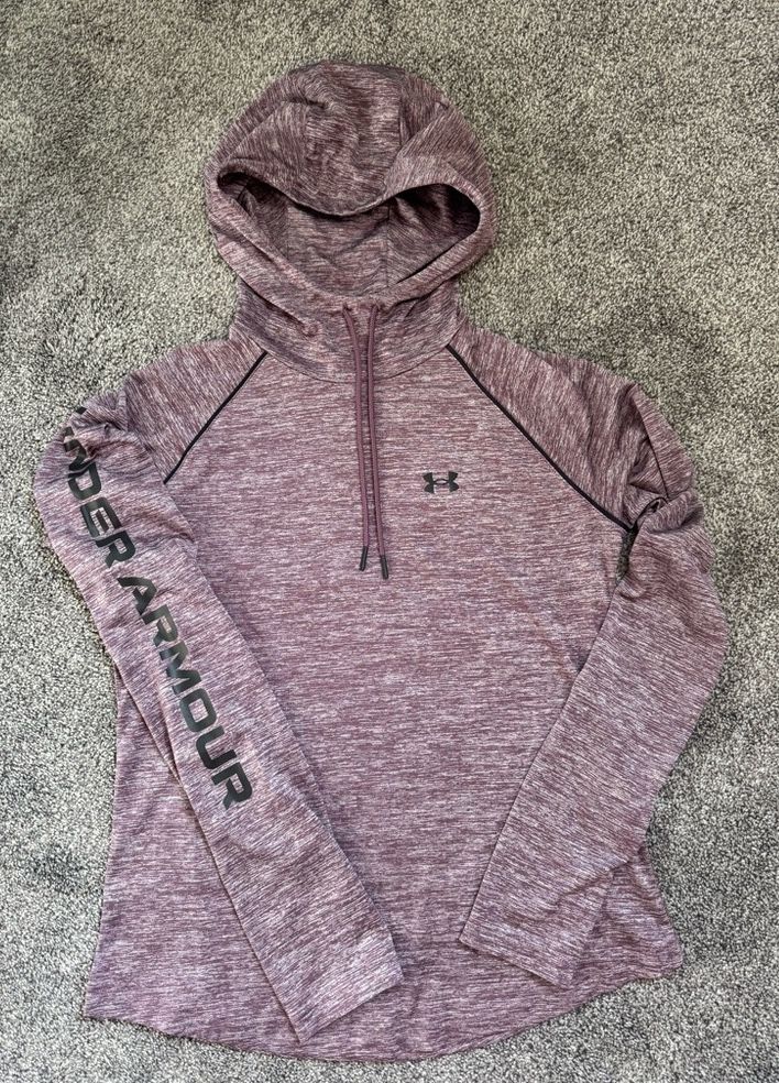 NWOT - Woman’s under armour light sweatshirt hoodie, size small