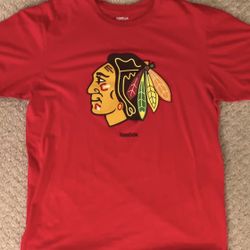 Red Reebok Chicago Blackhawks T-Shirt Size L Excellent Condition
