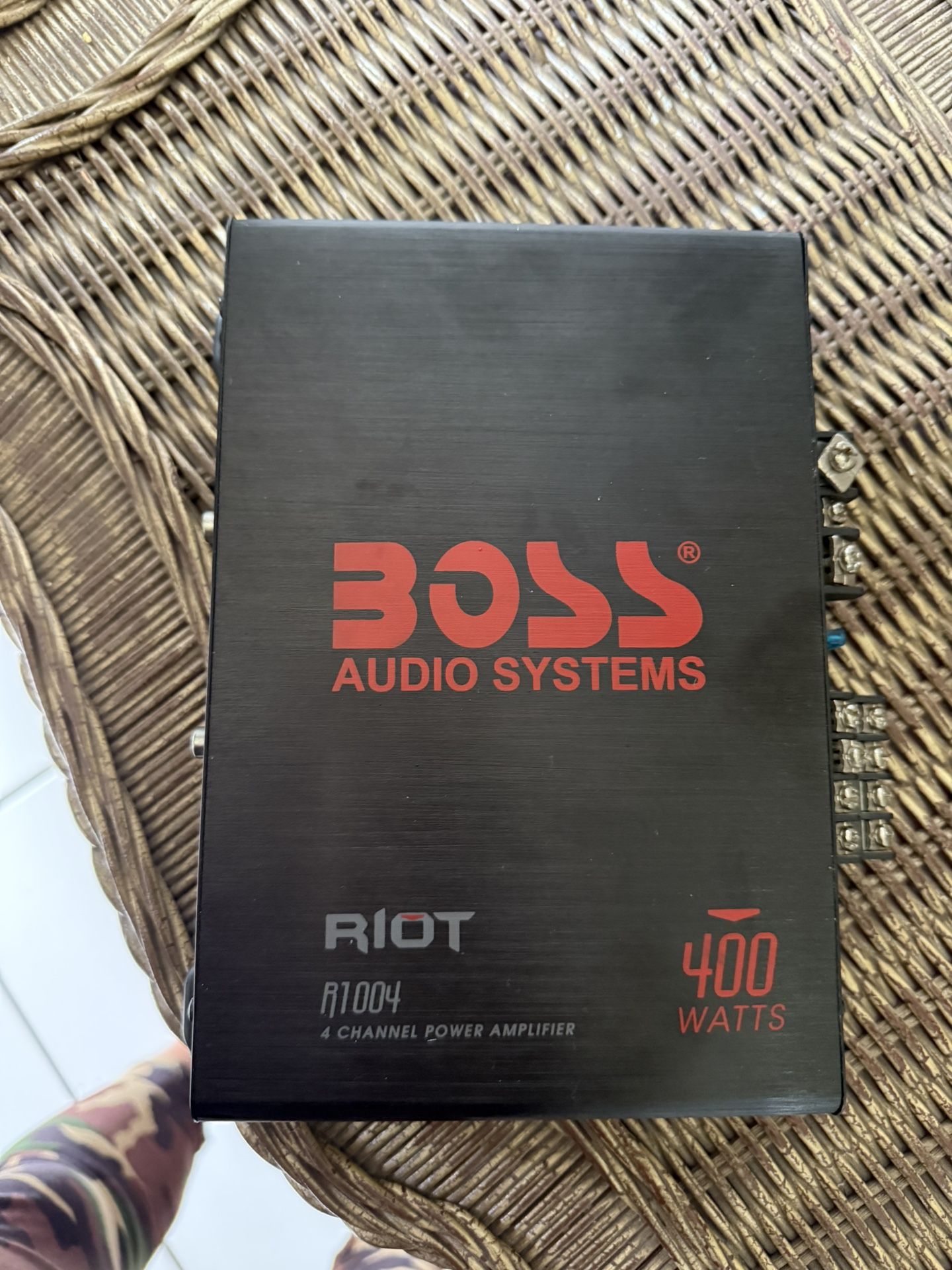 Boss audio system 400watts amp