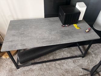 Coffee table (Excellent condition)