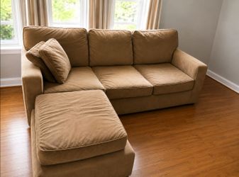 2-Piece Sectional Couch With Ottoman