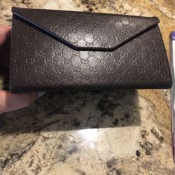 Gucci Leather Glass https://offerup.com/redirect/?o=Q2FzZS5OZXc=