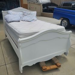 FULL SIZE Bed