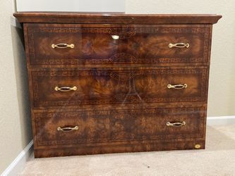 Dresser. Good condition.