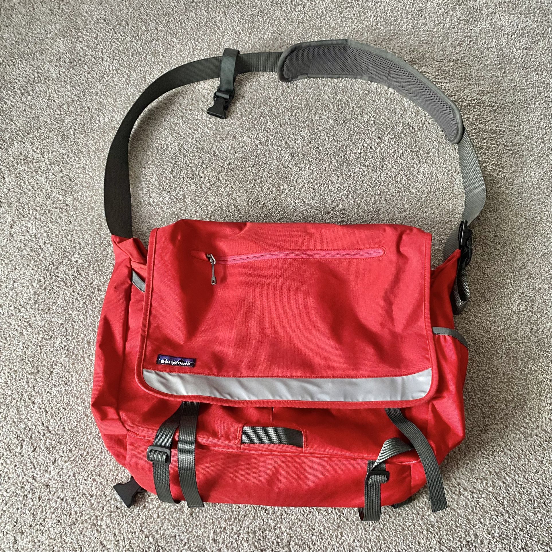 Patagonia Shoulder Body Bag Red