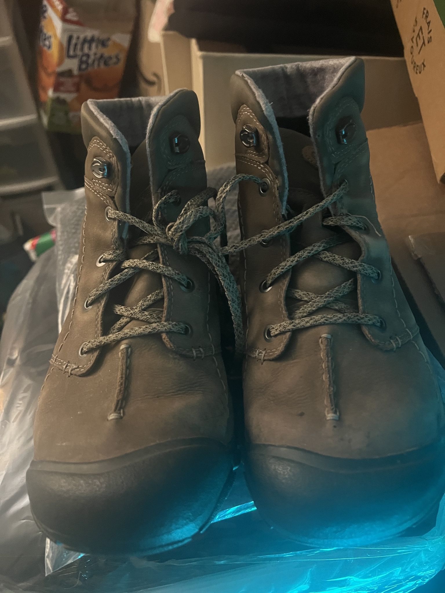 Woman’s Leather Keen Boots