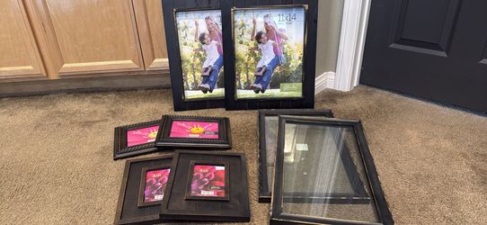 Lot (8) picture frame set.