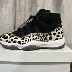 Air Jordan Size 8.5m.   129$ 