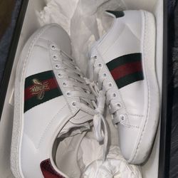 Gucci Size 4 Ace Sneakers With Bee