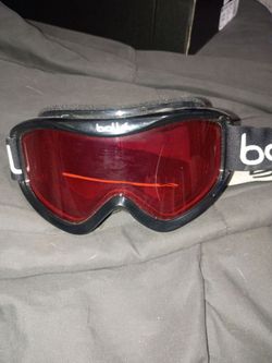 Snowboarding/ski goggles