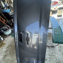 chevy colorado tailgate