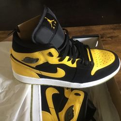 New Men’s Air Jordan 1 Mid SE size 8