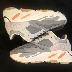 Adidas Yeezy Boost 700