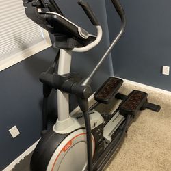 NordicTrack Elliptical  with I Fit Technology.  Bought In 2019 From Seats With Very Little Use. 