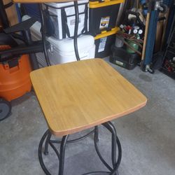 Glass Bar Table Whit Three Bar Stool 